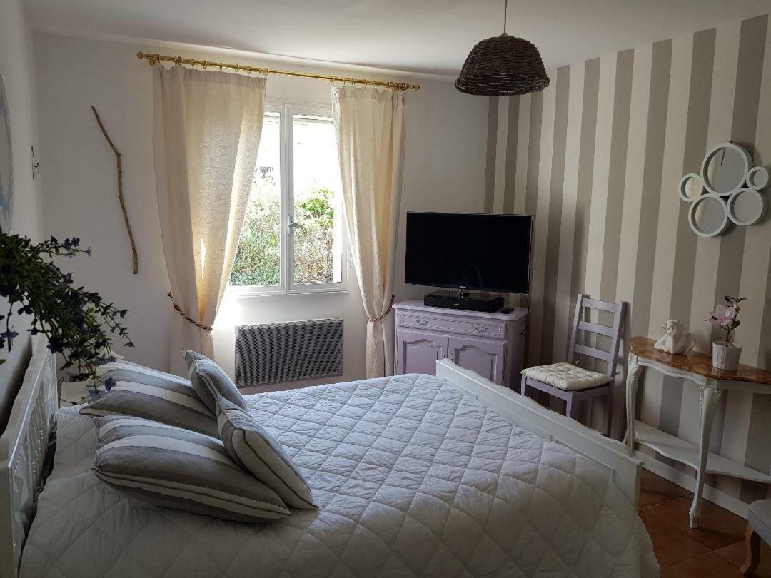 Le Flamant Rose Bed and Breakfast Salin-de-Giraud Esterno foto